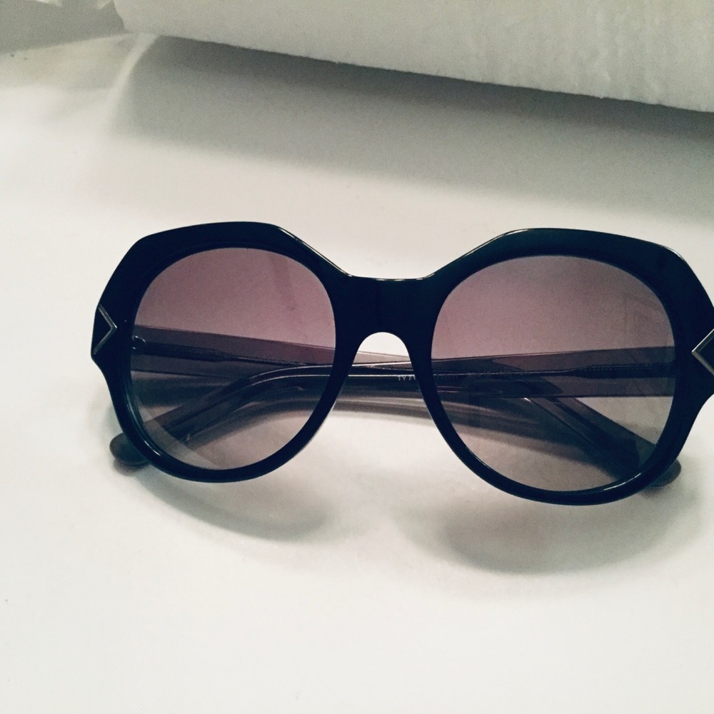 TORY BURCH TY7116 BLACK WITH SILVER SUNGLASSES EUC